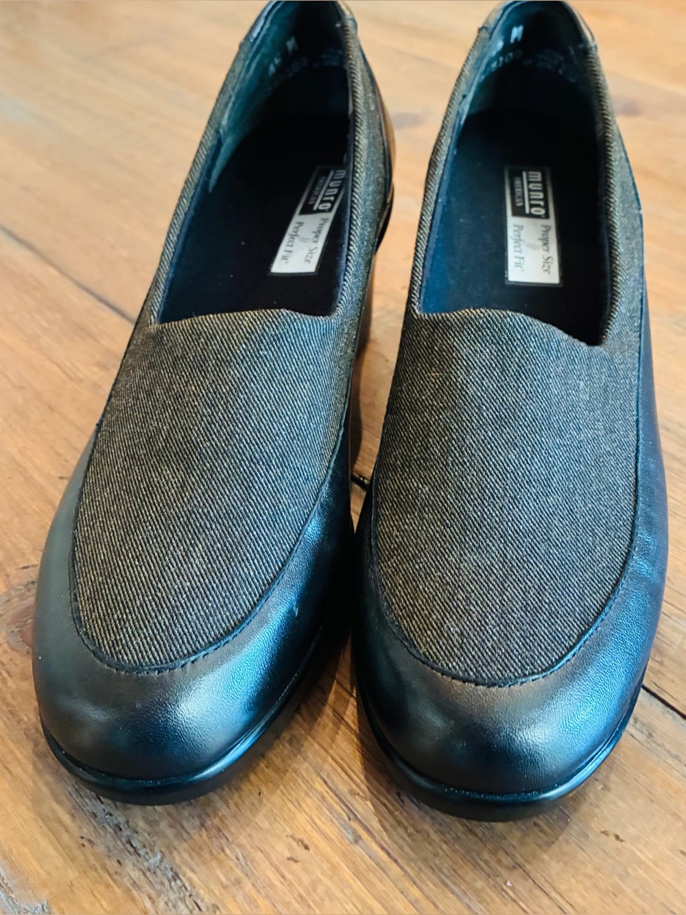 Munro wedge shoes size 4.5 never worn